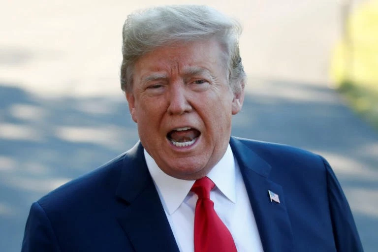 Τραμπ: Τα ΜΜΕ χρησιμοποιούν την υπόθεση των «τρομοδεμάτων» εναντίον μου